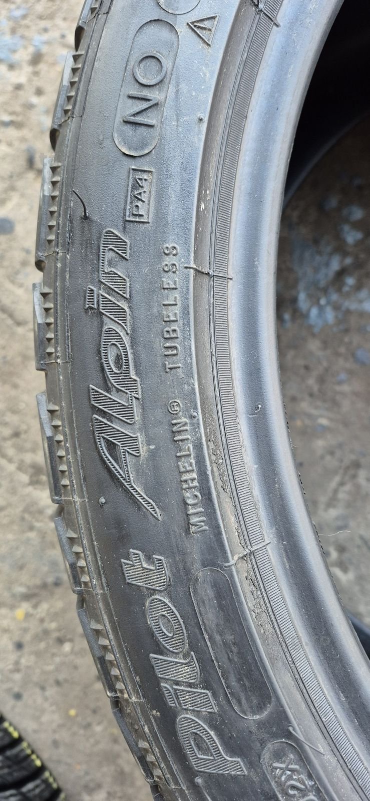 4 anvelope iarna Michelin,fata 245/35/20,spate 295/30/20.Pretul/bucata 6