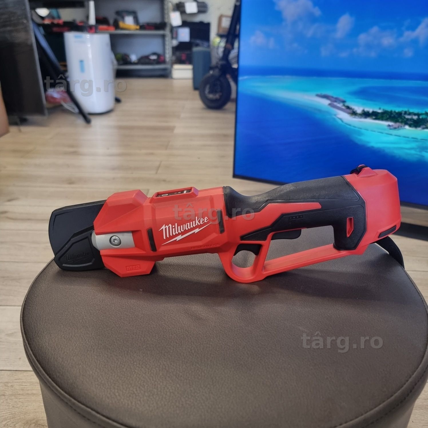 Amanet F28: Foarfeca penteu ramuri Milwaukee M12 BLPRS