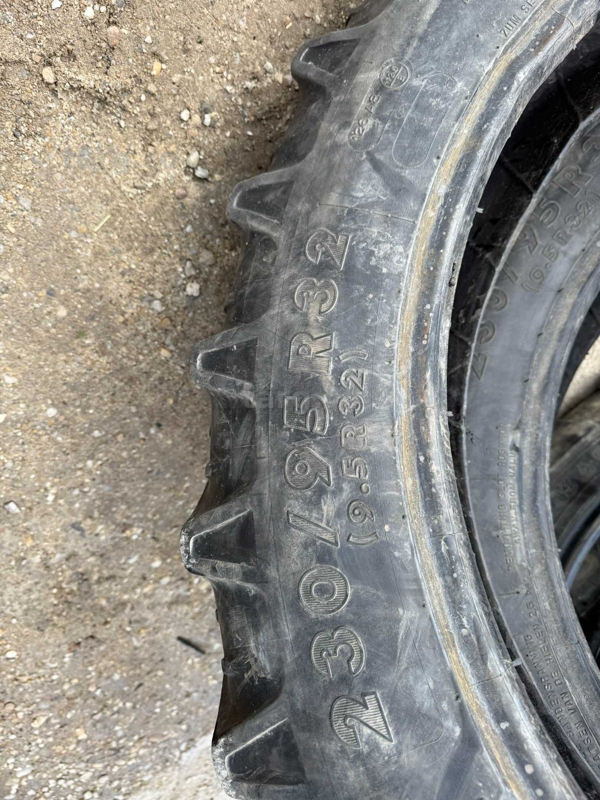 Anvelope 9.5 R32 2