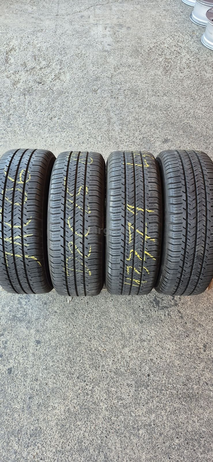 4 anvelope vara ca noi Michelin 215/65/16C,echipate cu jante R16;7Jx16H2,ET.46.Pretul este pe bucata.