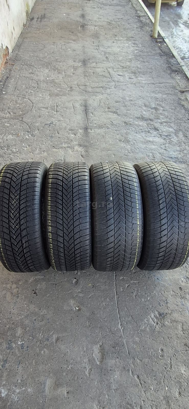 4 anvelope iarna Bridgestone,fata 255/50/19,spate 285/45/19.Pret/buc.