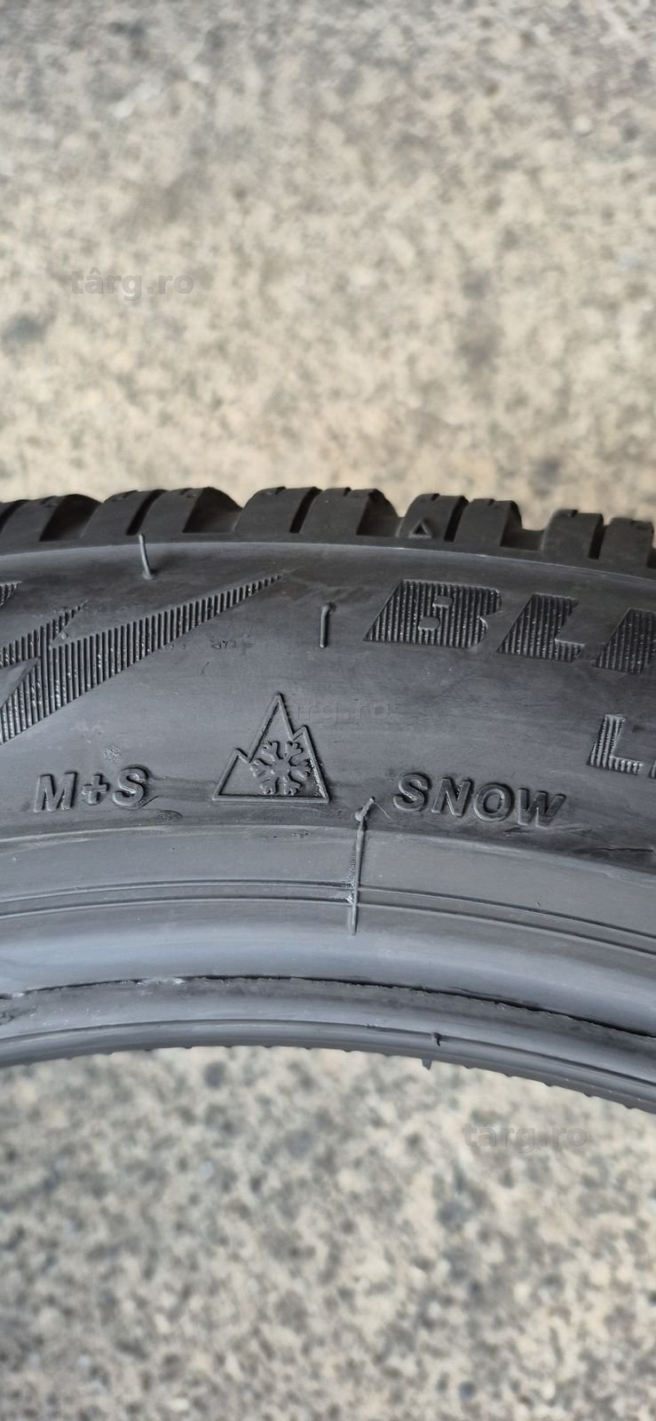 4 anvelope iarna Bridgestone 235/45/18.Pretul este pe bucata 8
