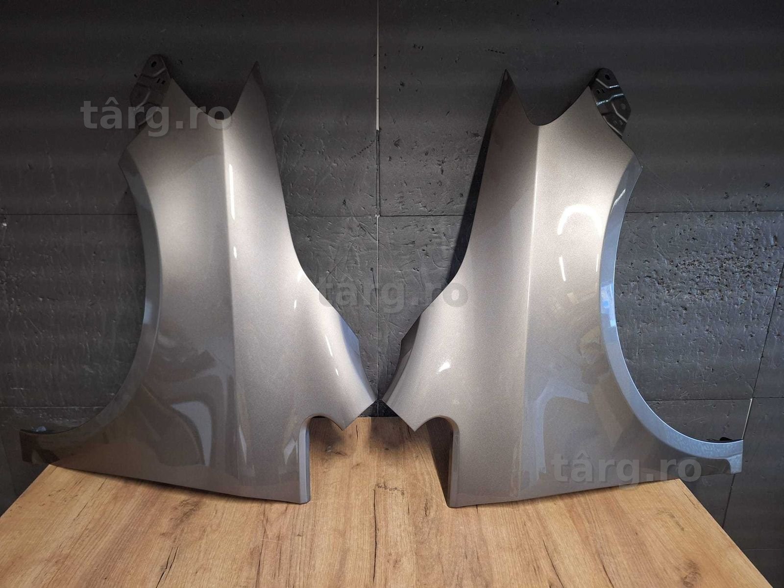 Aripa Fata Dreapta & Stanga VW Golf 5 V Plus 2005-2009 (LA8X (Maro))
