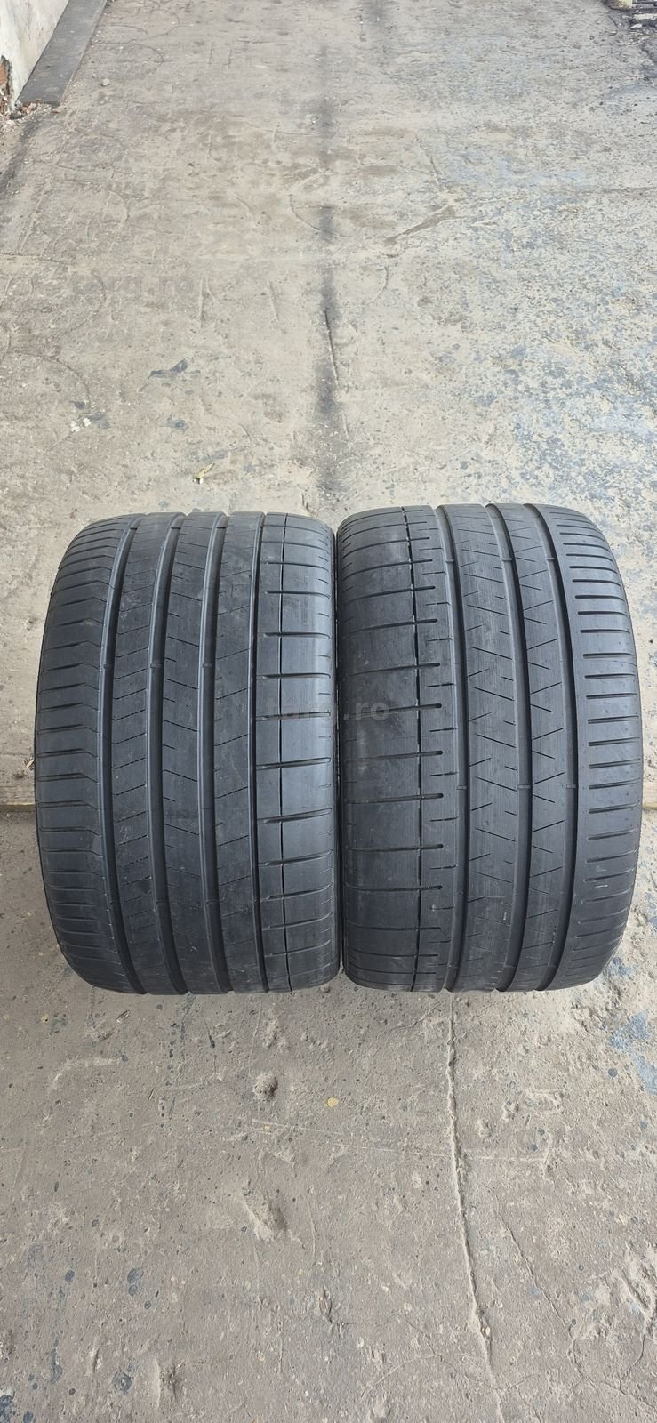 2 anvelope vara Pirelli 355/25/21,dot 2019.