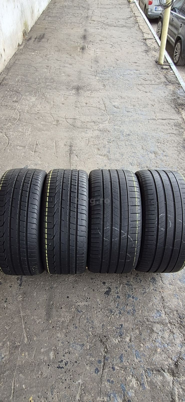 4 anvelope vara Pirelli,fata 255/35/20,spate 285/30/20.Pretul este pe bucata.