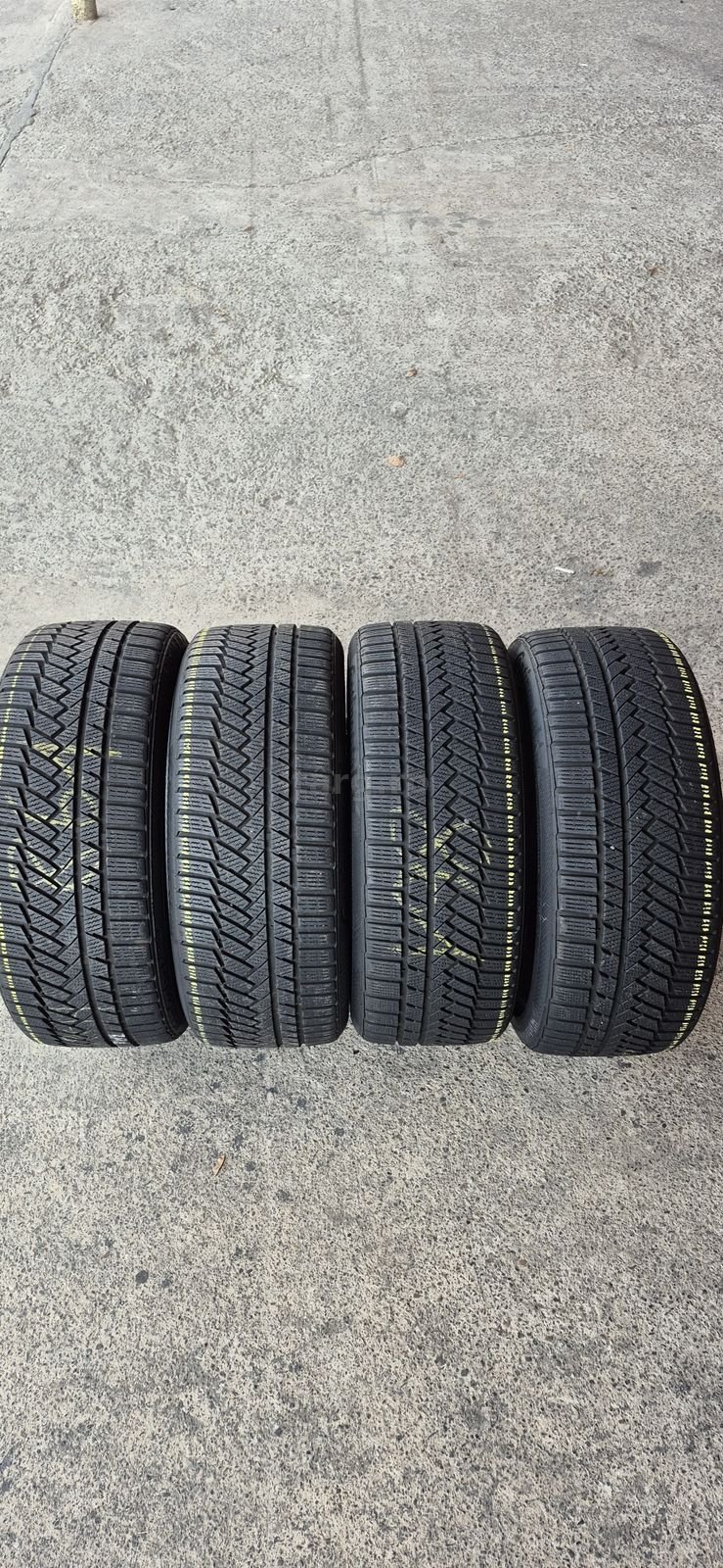 4 anvelope iarna Continental 215/40/18.Pretul este pe bucata