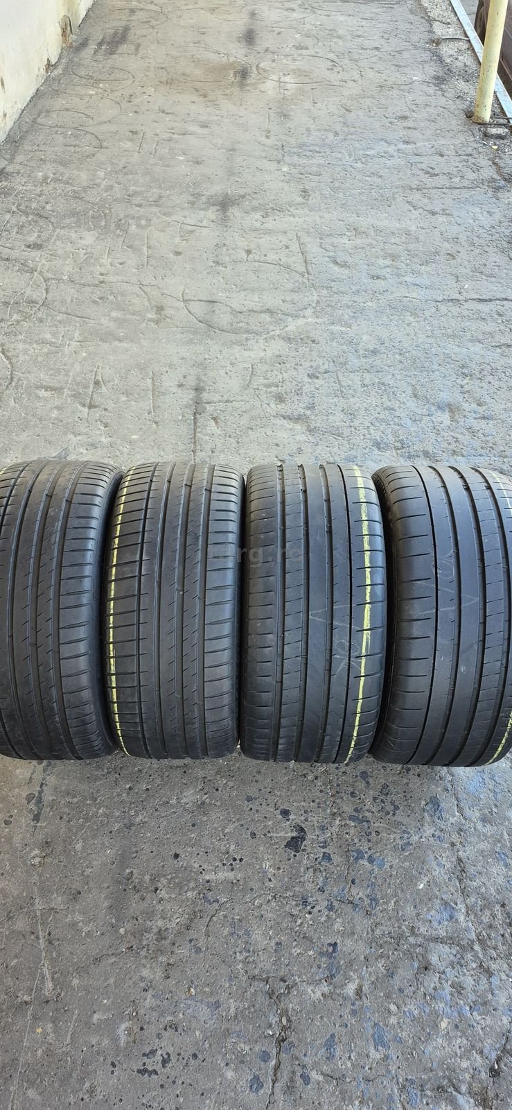4 anvelope vara Michelin,fata 245/40/19,spate 275/35/19.Pretul este pe bucata