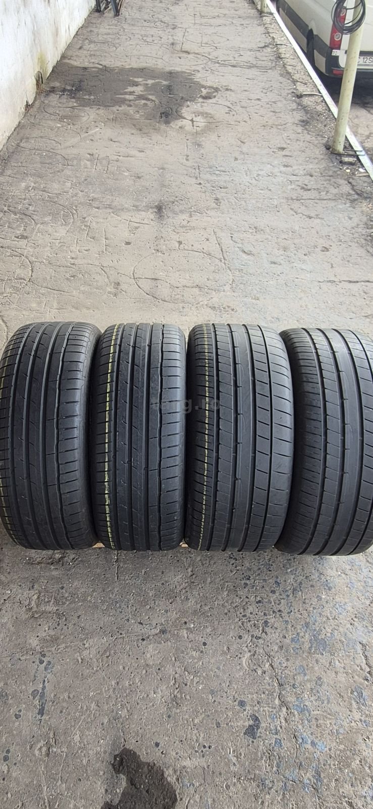 4 anvelope vara,fata Hankook 255/45/20,spate Dunlop 285/40/20.Pret/buc