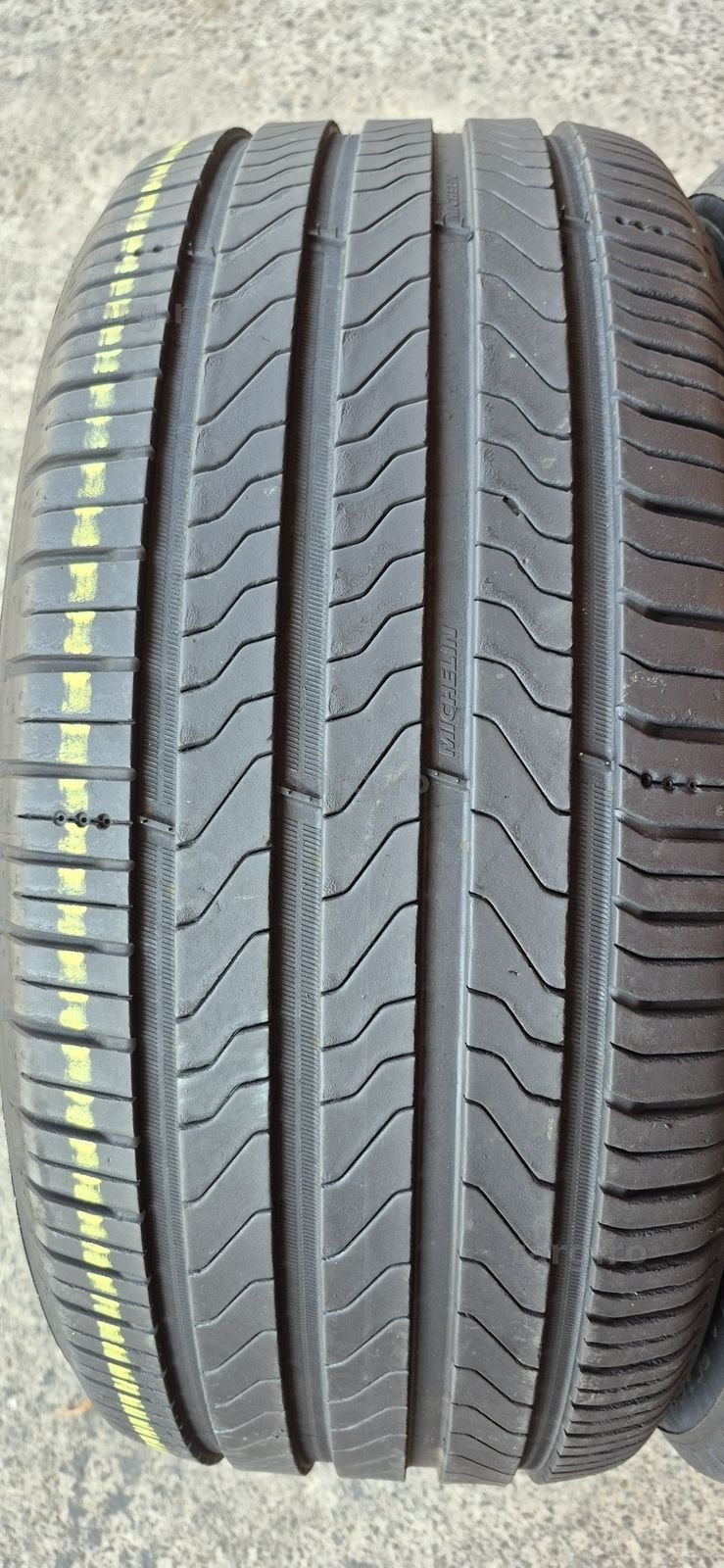 2 anvelope vara ca noi Michelin 235/45/18,dot 2025.Pretul este pe bucata. 2