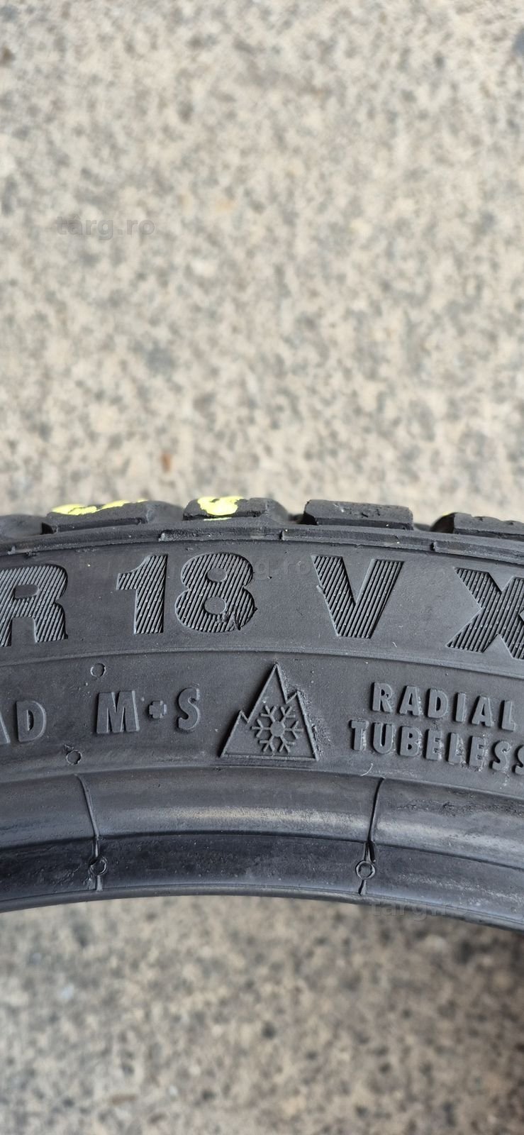 4 anvelope iarna Continental 215/40/18.Pretul este pe bucata 7