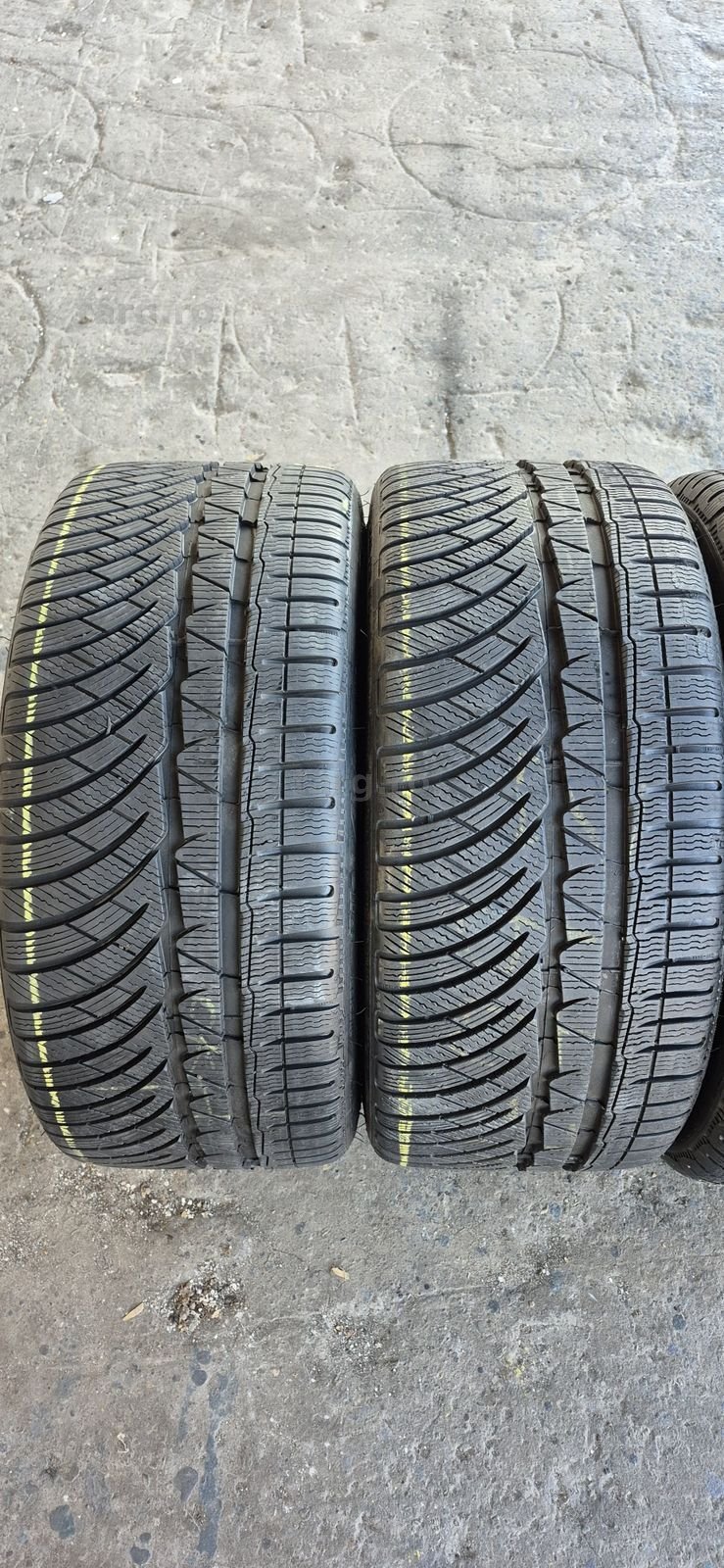 4 anvelope iarna ca si noi Michelin 255/35/19.Pretul este pe bucata. 2