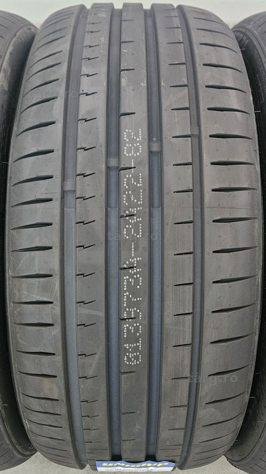 255/40 R21 102Y XL UNIGRIP (Gripmax) Anvelope vara cu protectie janta 3