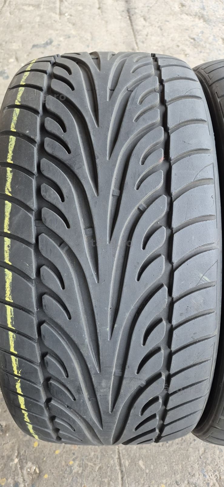 2 anvelope vara Dunlop 285/30/22.Pretul este pe bucata. 2