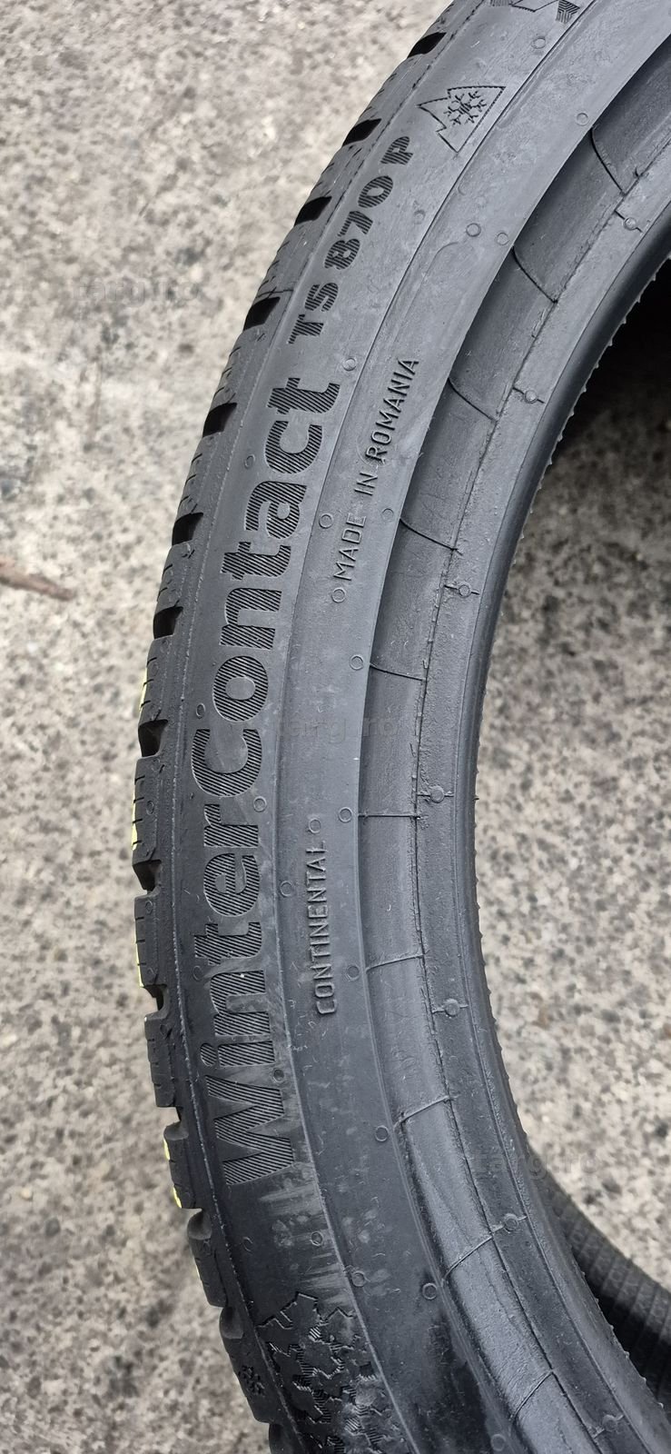 4 anvelope iarna,fata Continental 225/40/18,spate Toyo  245/35/18. 4