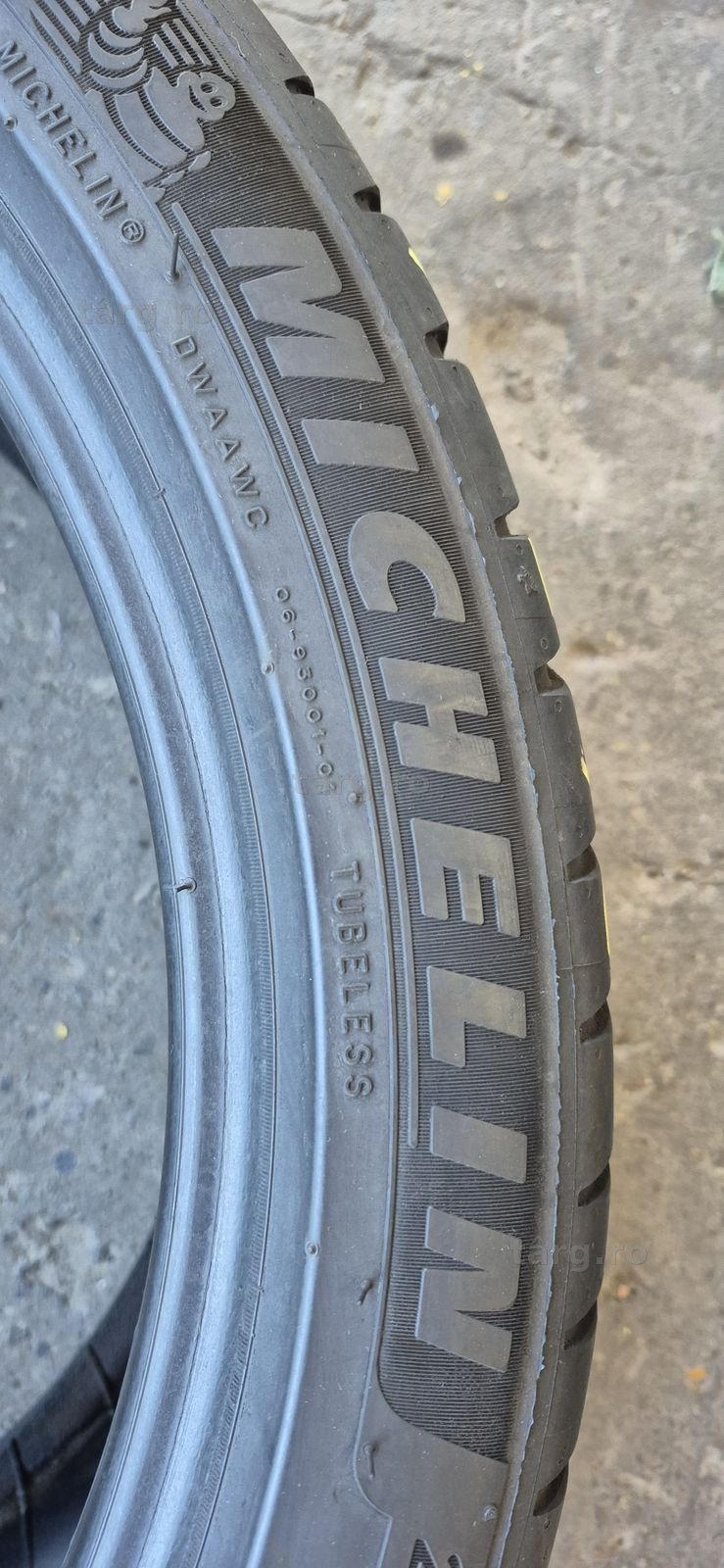 4 anvelope vara Michelin,fata 245/40/19,spate 275/35/19.Pretul este pe bucata 3