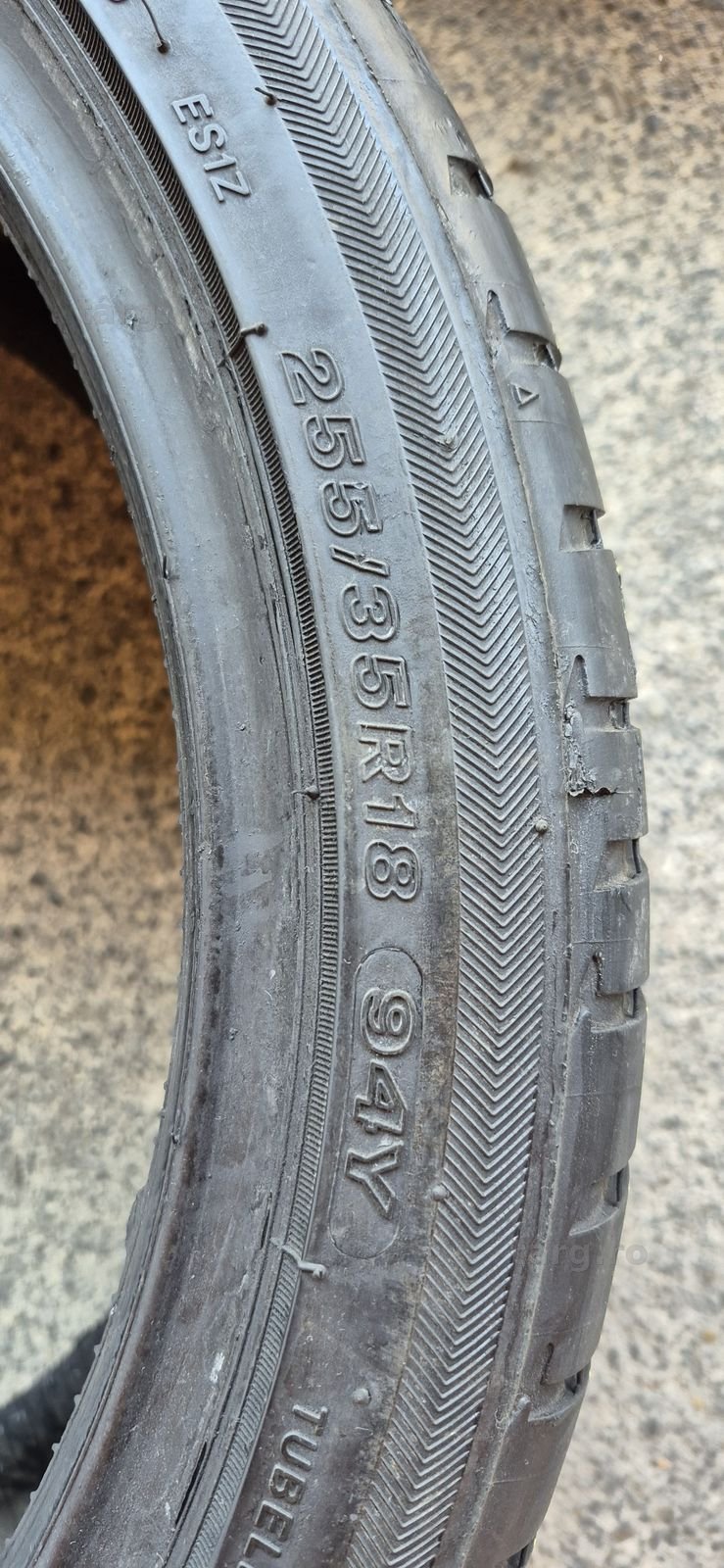 4 anvelope vara Bridgestone,fata 225/40/18,spate 255/35/18.Pretul este pe bucata. 6