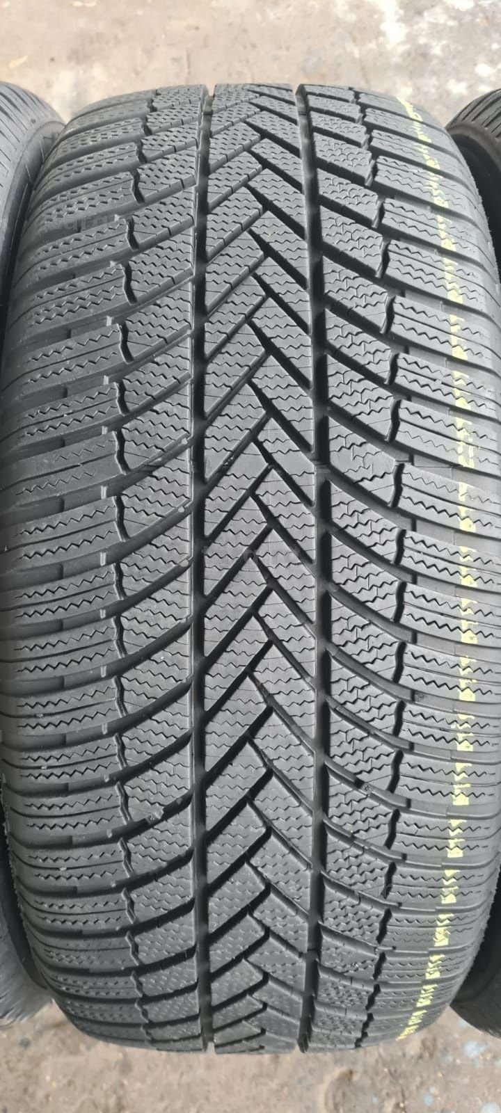 4 anvelope iarna Bridgestone 255/50/19.Pretul este pe bucata. 3