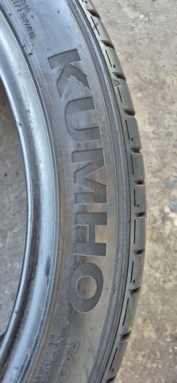 4 anvelope vara,fata Kumho 245/40/20,spate Toyo 275/35/20.Pretul este pe bucata. 3