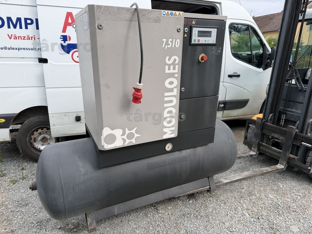 Compresor cu surub  7,5kw - Uscator -Rezervor 500l - Disponibile 4buc