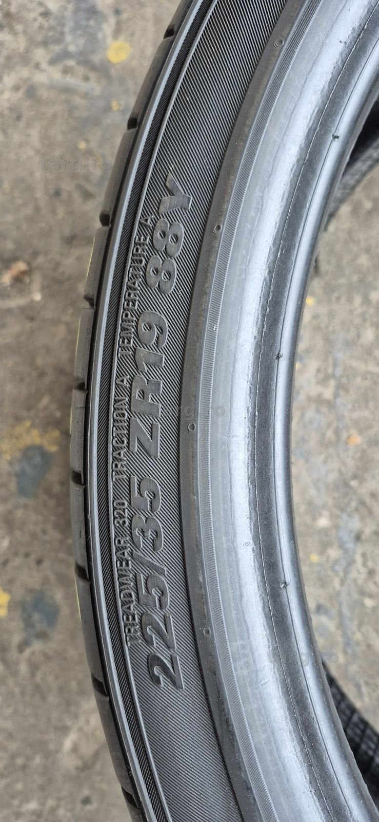 4 anvelope vara,fata Kumho 225/35/19,spate Pirelli 255/30/19.Pret/buc. 5