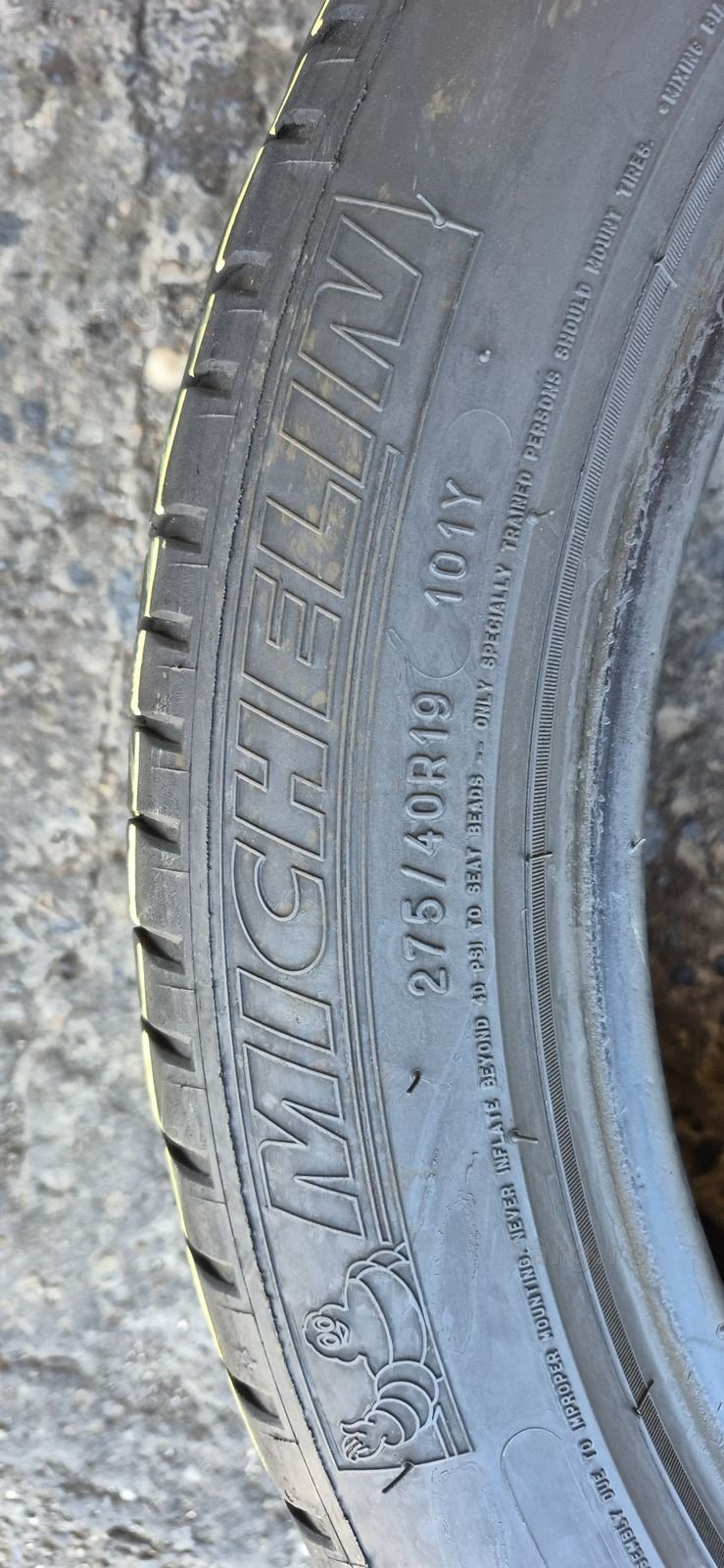 4 anvelope vara runflat  Michelin,fata 245/45/19,spate 275/40/19.Pretul este pe bucata. 6