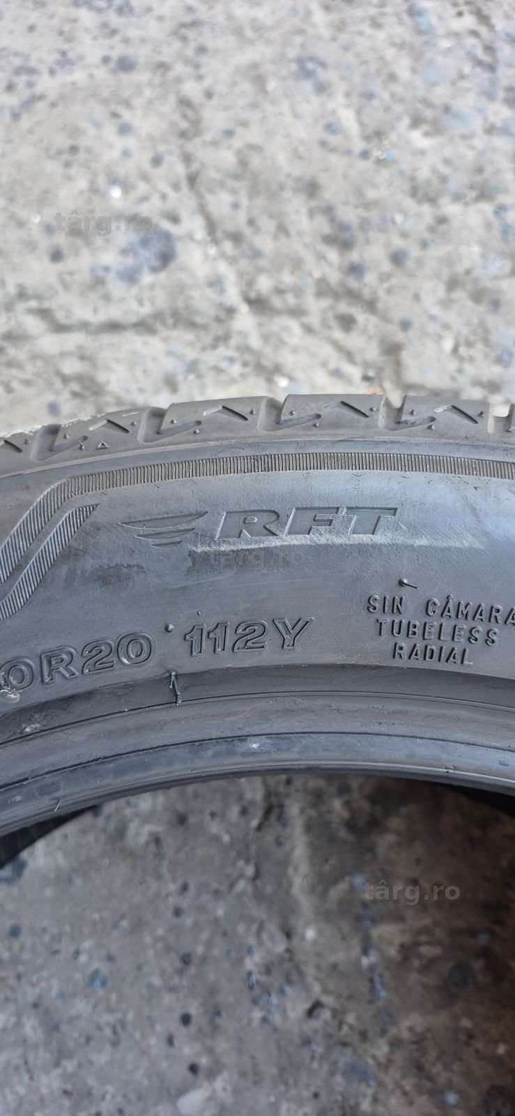 2 anvelope vara runflat Bridgestone 305/40/20.Pretul este pe bucata. 5