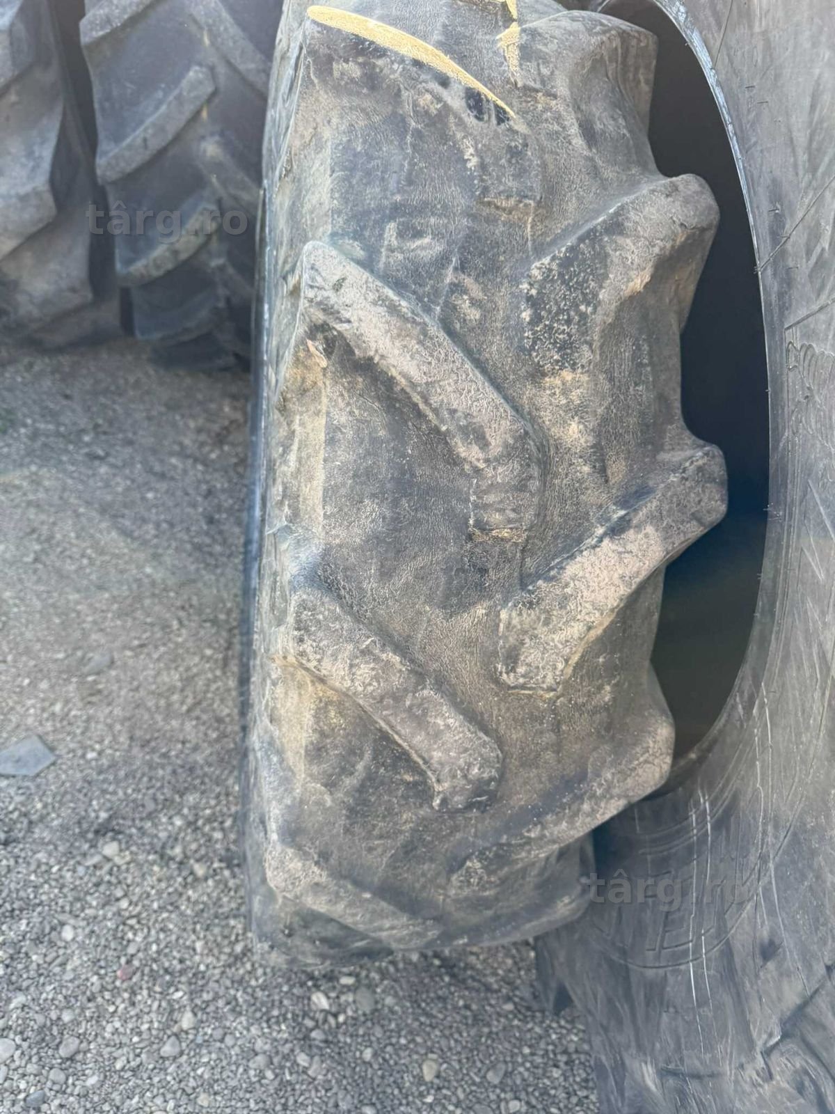 Cauciuc 13.6 R24 Pirelli