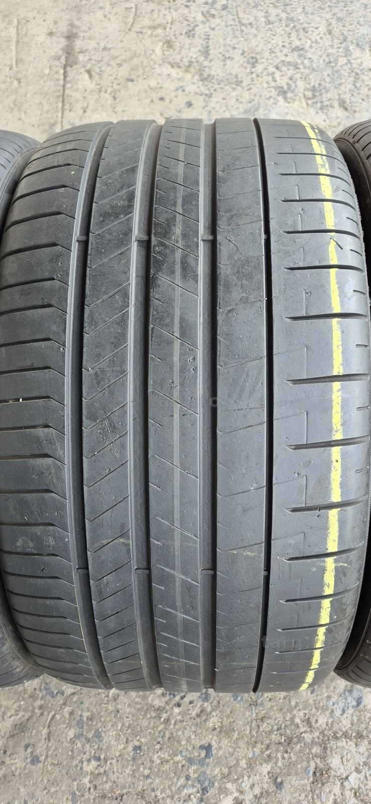 4 anvelope vara Pirelli,fata 265/35/21,spate 305/30/21.Pret/bucata. 3