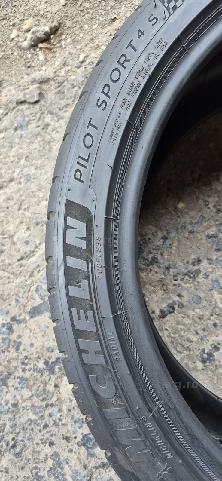 4 anvelope vara,fata Continental 245/40/20,spate Michelin 275/35/20.Pretul este pe bucata. 7