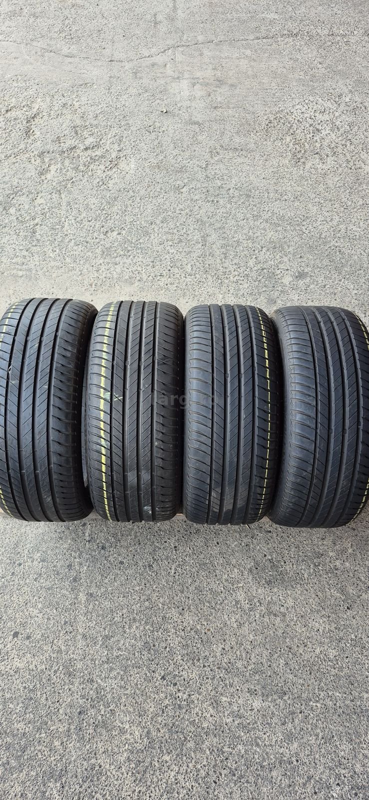 4 anvelope vara Bridgestone 225/45/17.Pretul este pe bucata.