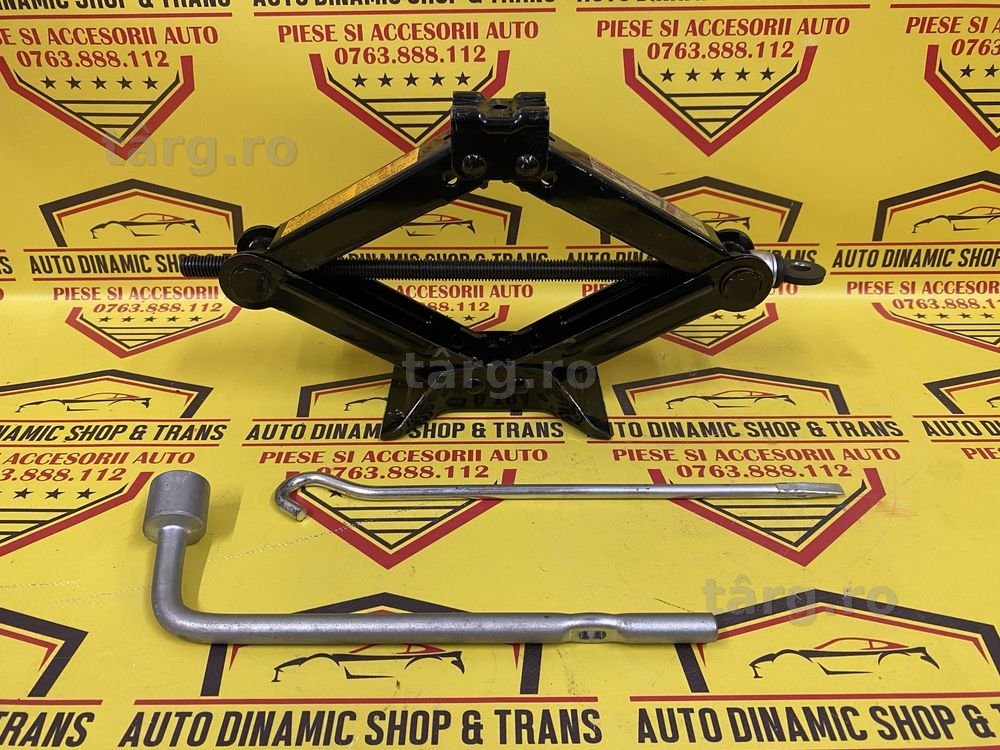 Cric auto OEM Mitsubishi Lancer cu cheie roată Coarbă