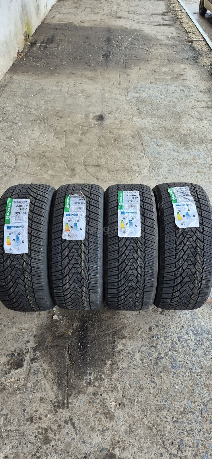 4 anvelope iarna noi Rockblade 235/45/17,dot 2025.Pretul este pe buc.