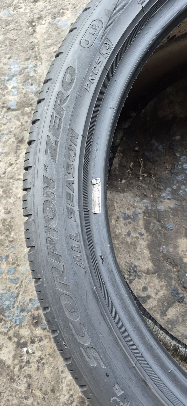 2 anvelope All season Pirelli 265/40/22.Pretul este pe bucata. 4