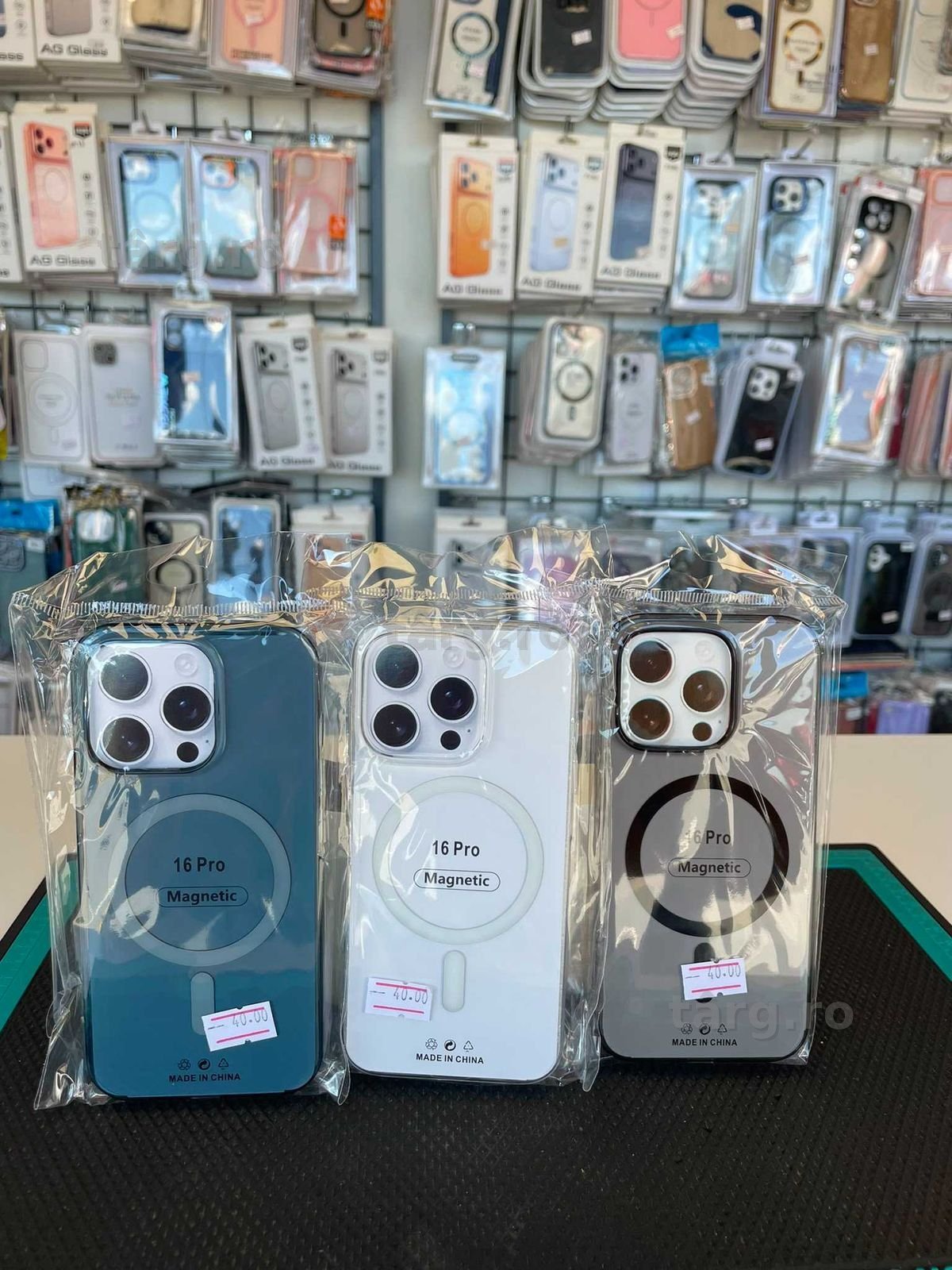 Husa hard case cu MagSafe iPhone 16 Pro