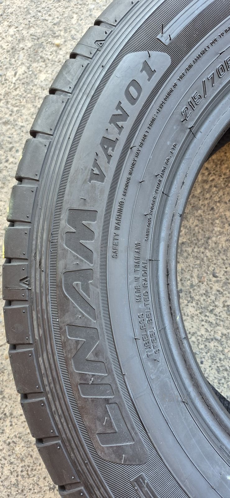 4 anvelope vara ca noi Falken 215/70/15C.Pretul este pe bucata. 5