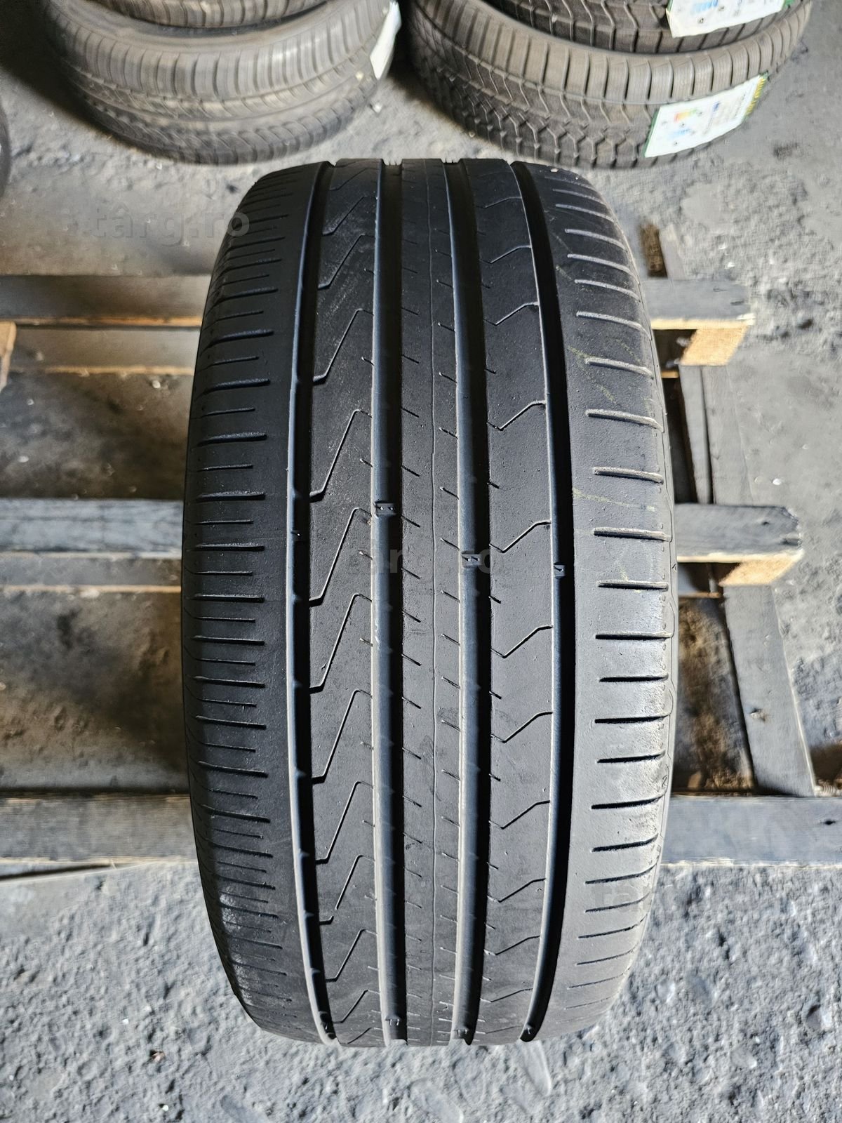 1 anvelopa vara 235 45 18 Hankook