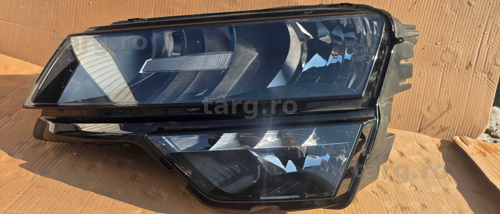 Far stanga Halogen LED Skoda Karoq 2017 2018  / 2019 2020