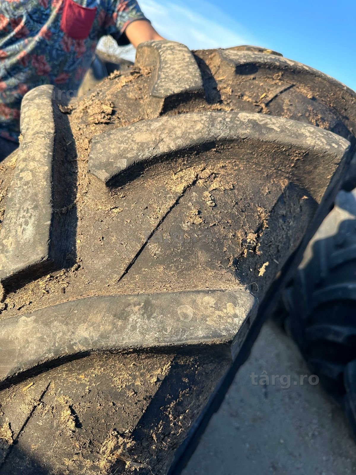 Cauciuc 16.9 r28 Pirelli 3
