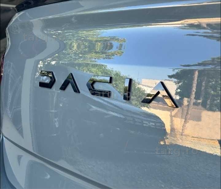 Emblema Logo Model Nou DACIA Scris Spate Portbagaj Duster Logan Bigster, Negru Lucios