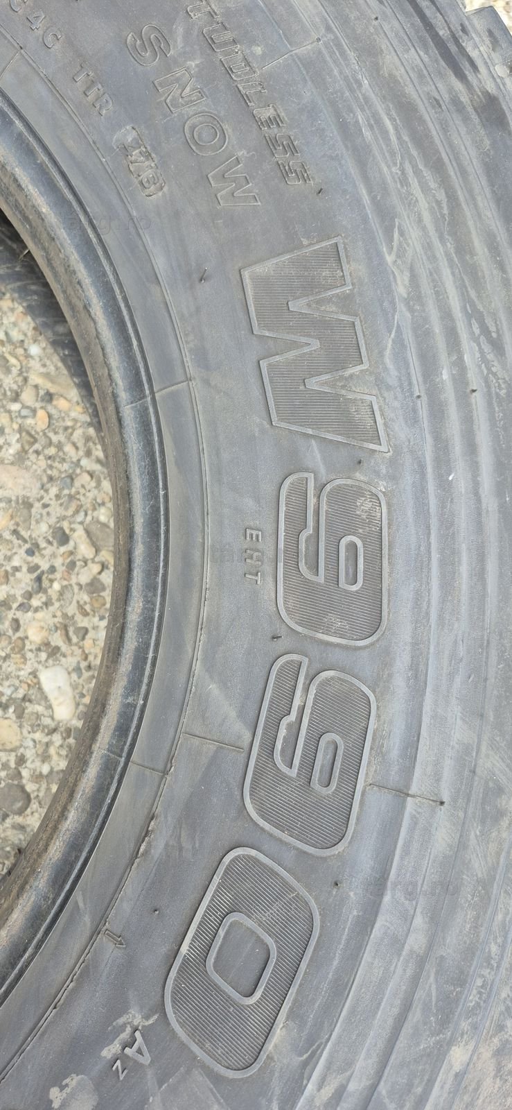 12 anvelope M+S  Bridgestone 295/80/22,5.Pretul este pe bucata 6