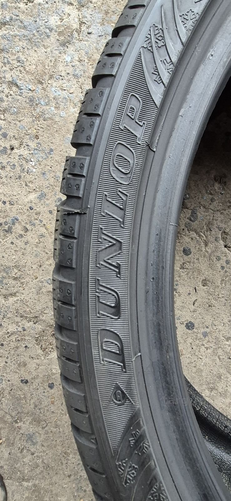 4 anvelope iarna Dunlop 285/30/21.Pretul este pe bucata. 4