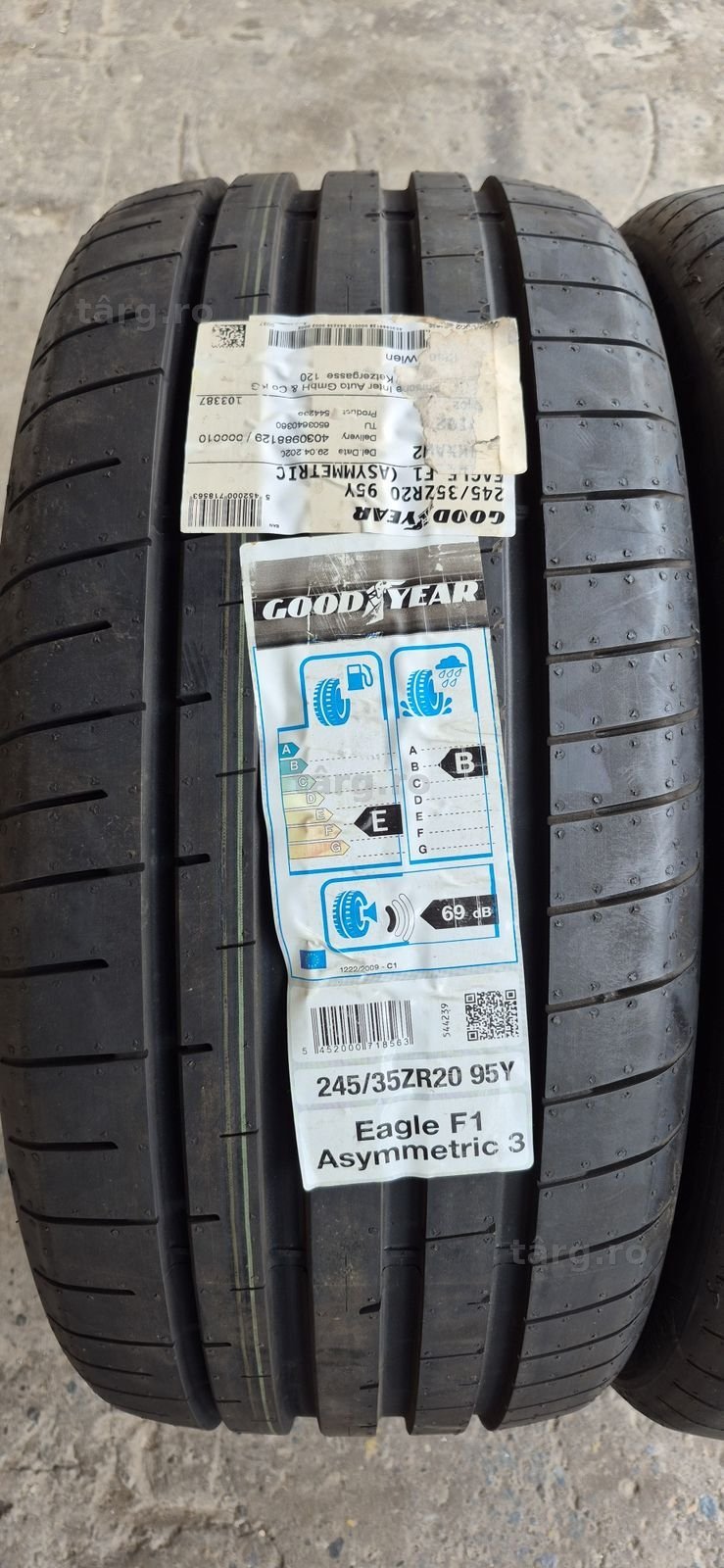 2 anvelope vara noi Goodyear 245/35/20.Pretul este pe bucata. 2