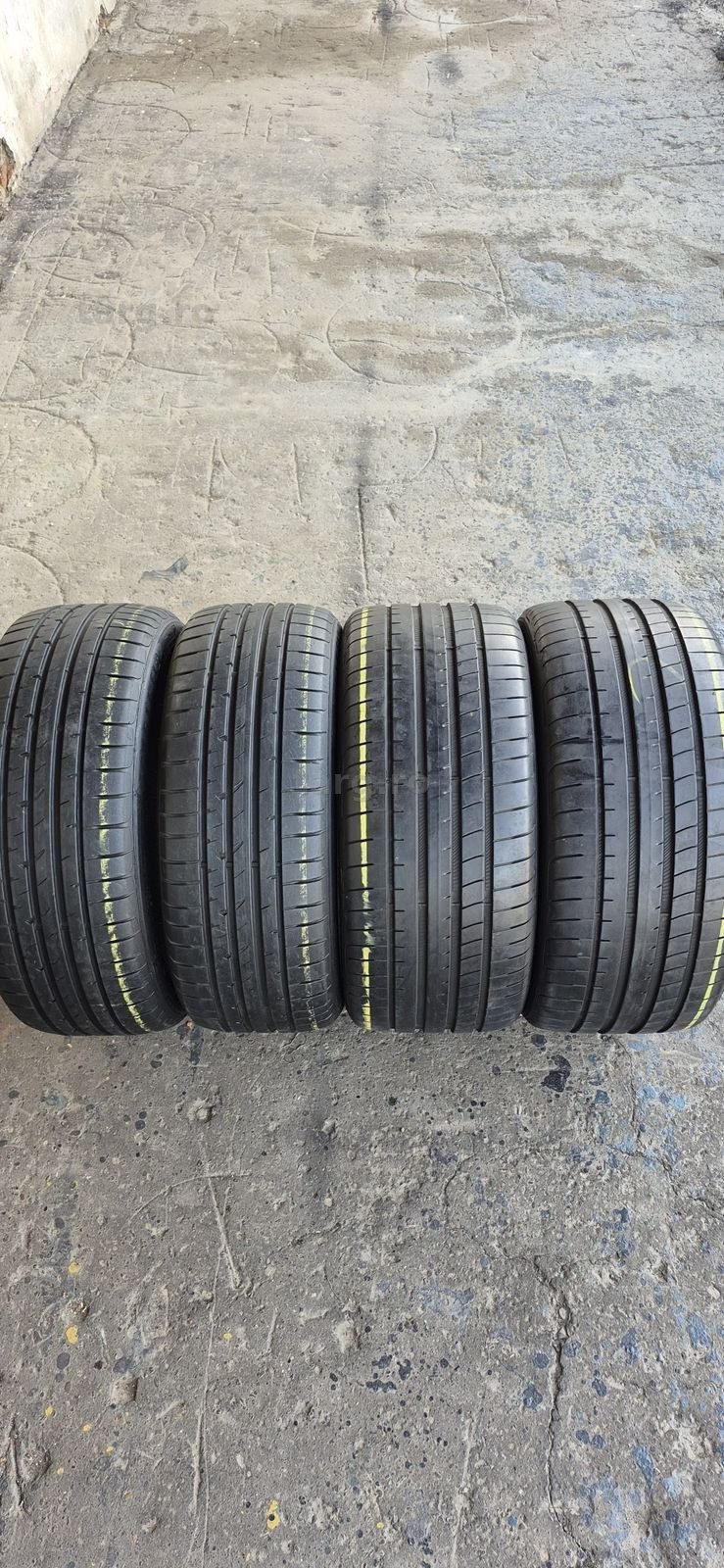 4 anvelope vara runflat 10%uzura, Goodyear,fata 225/40/19,spate 255/35/19.Pretul este pe bucata.