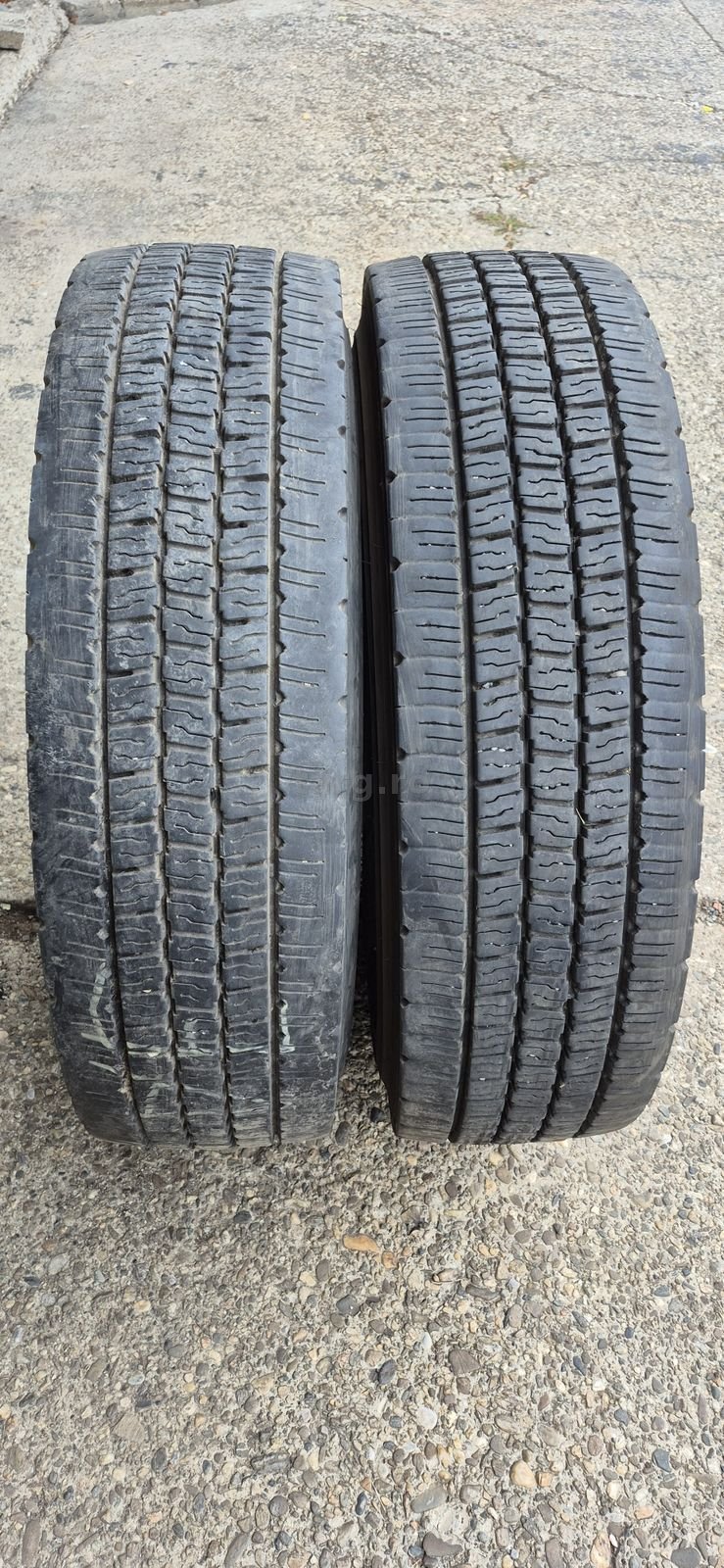 8 anvelope M+S Bridgestone 295/80/22,5.Pretul este pe bucata 2