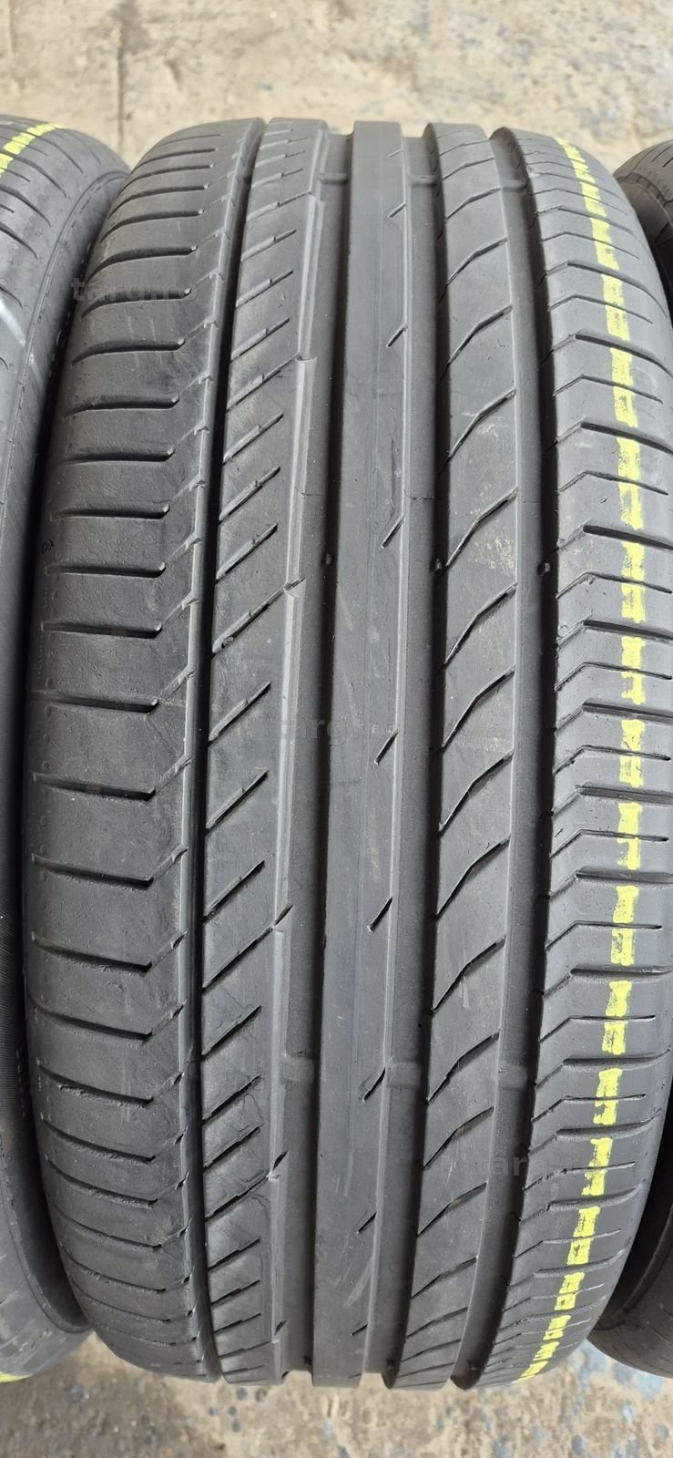 4 anvelope vara Continental 235/45/19.Pretul este pe bucata. 3