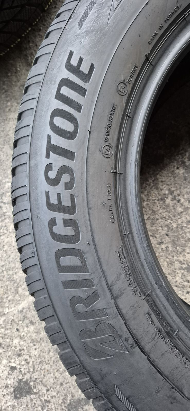 4 anvelope iarna Bridgestone 265/60/18,dot 2022.Pretul este pe bucata. 4