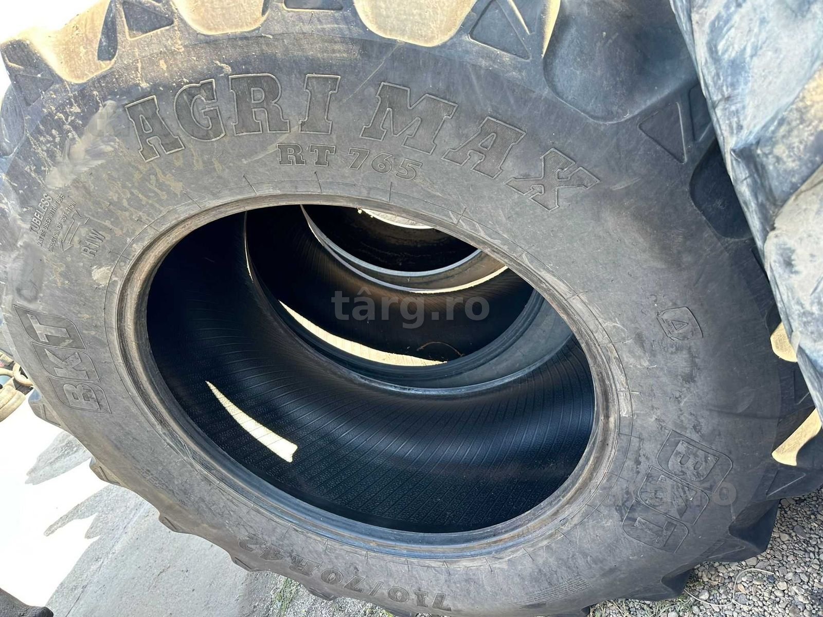 710/70  R42  BKT 3