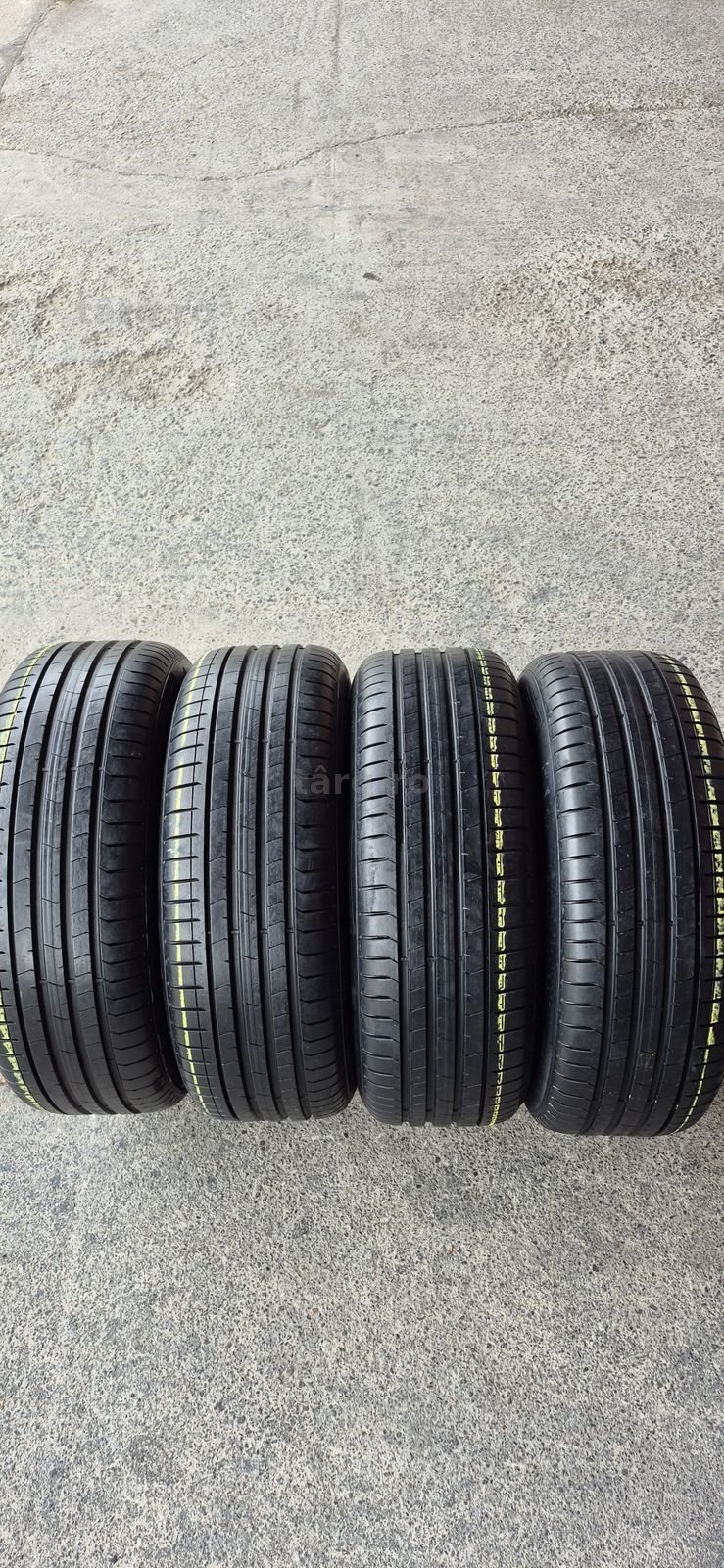 4 anvelope vara Pirelli 225/50/18.Pretul este pe bucata.