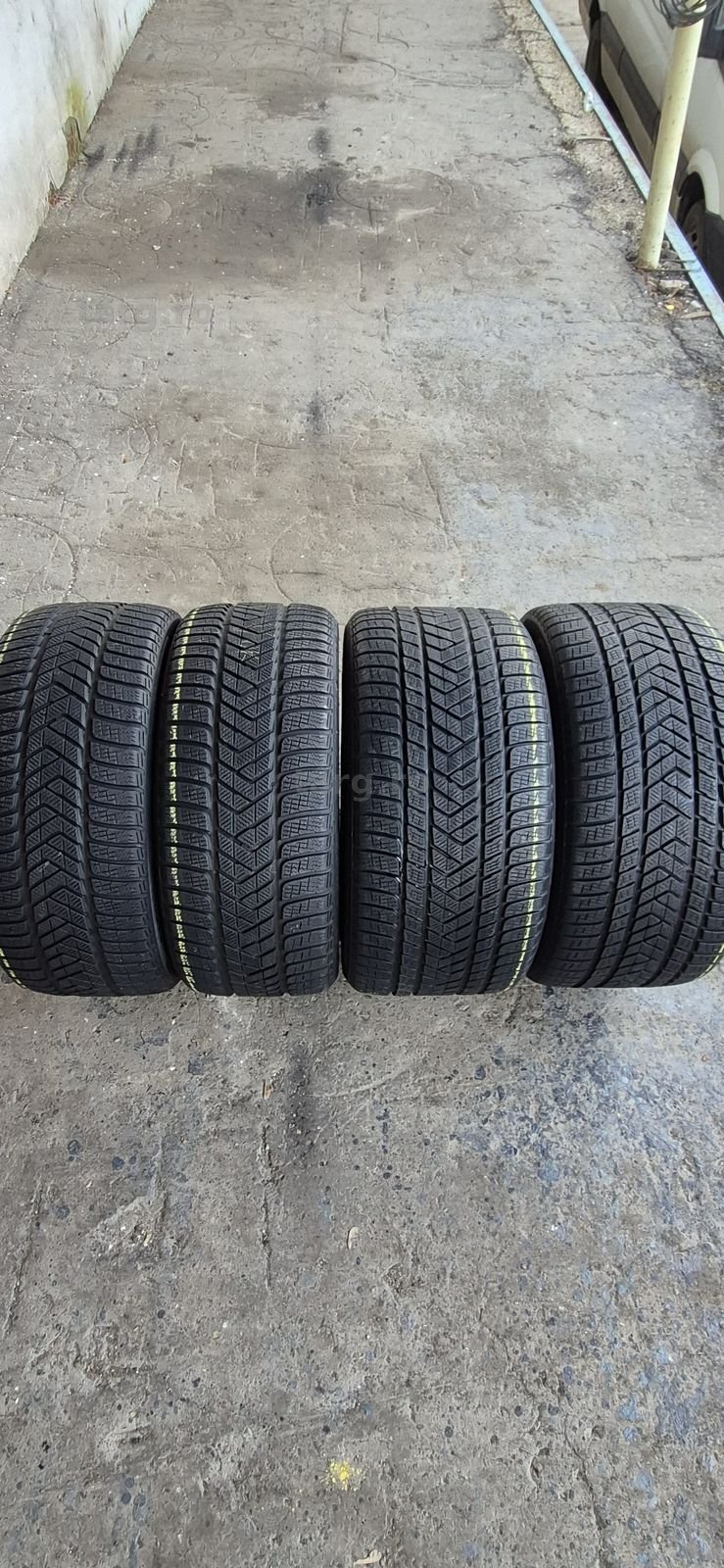 4 anvelope iarna Pirelli,fata 275/35/21,spate 315/30/21.Pret/bucata