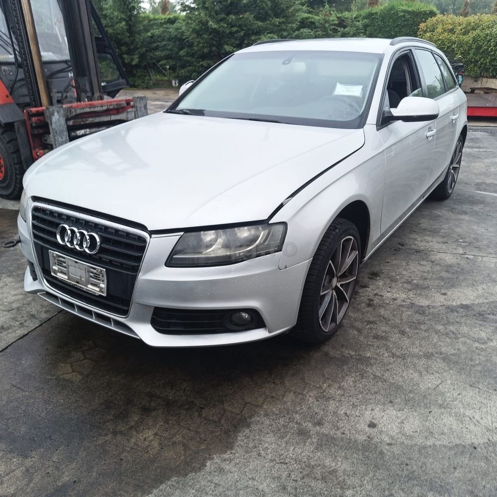 Dezmembrez Audi A4 B8 2.0